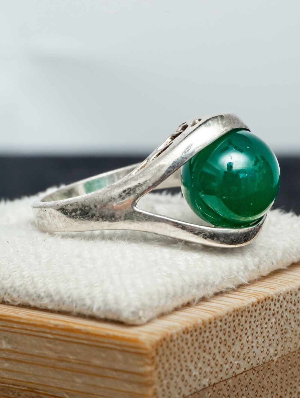 Vintage 925 Sterling Silver Green Cabochon Ring - Bypass Eye Design - Size 7